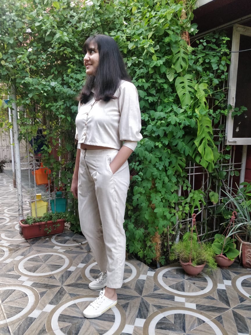 OFF WHITE COTTON LINEN BOXY CROPPED SHIRT WITH LACE DETAILED COLLAR AND CUFFED SLEEVES AND SLIM FIT TROUSERS CO-ORDS SET