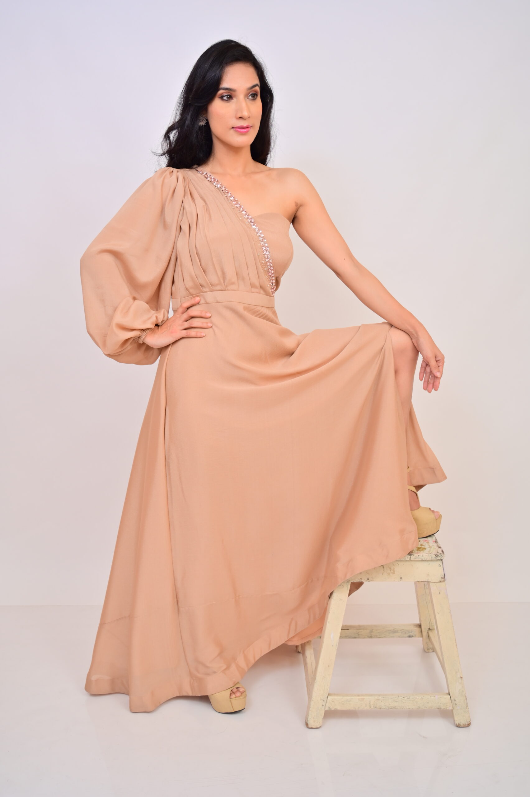 One shoulder gown - Image 3